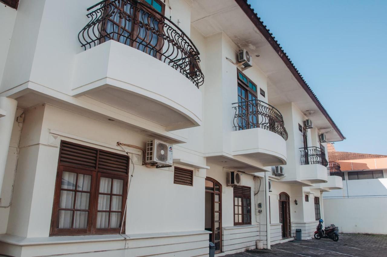 DS CoLive Sinabung Hotel Semarang Bagian luar foto