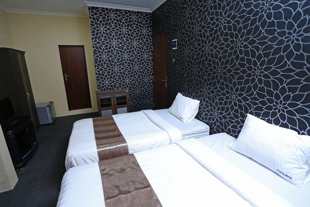 DS CoLive Sinabung Hotel Semarang Bagian luar foto