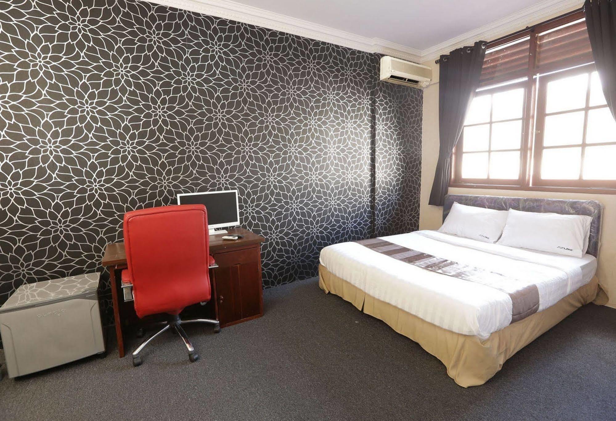 DS CoLive Sinabung Hotel Semarang Bagian luar foto